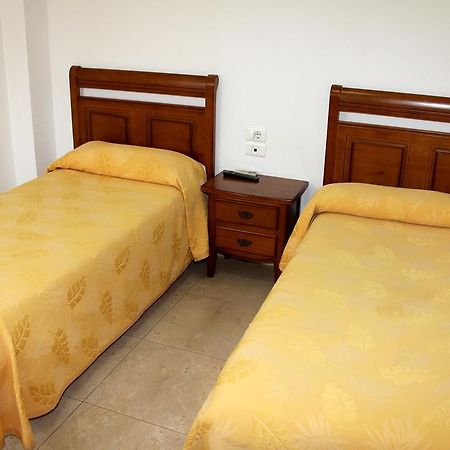 Hostal Restaurante La Masia Vila-real Exteriör bild