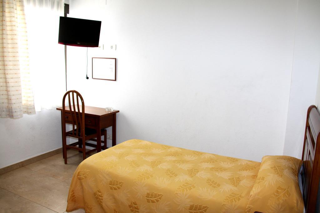 Hostal Restaurante La Masia Vila-real Rum bild