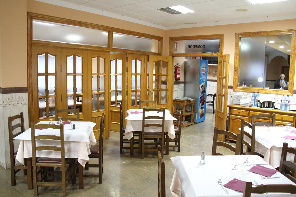 Hostal Restaurante La Masia Vila-real Exteriör bild