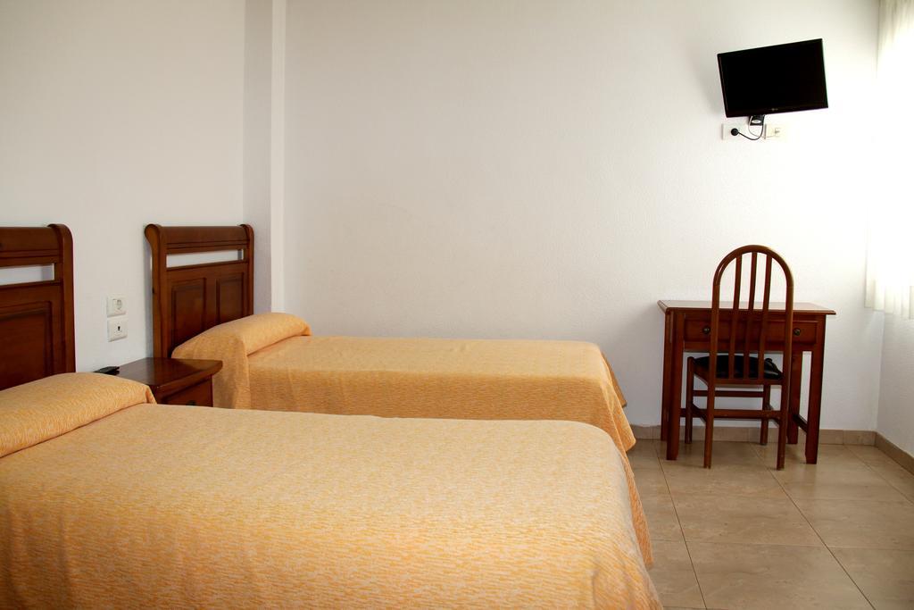 Hostal Restaurante La Masia Vila-real Exteriör bild