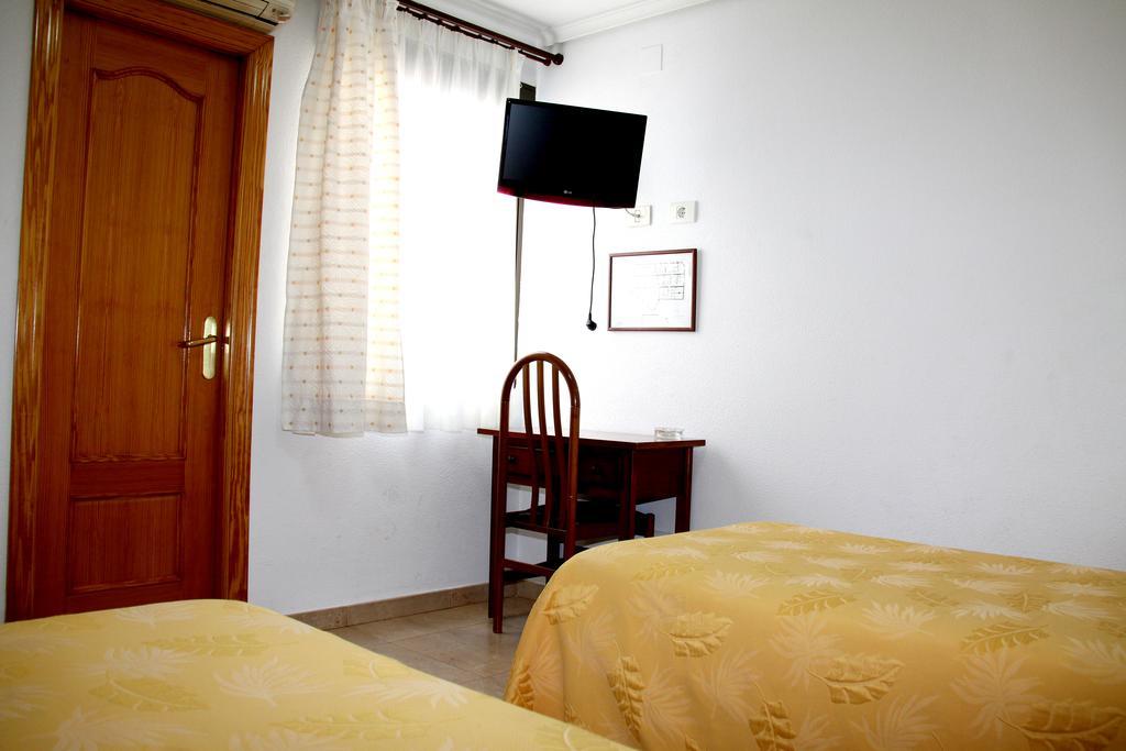 Hostal Restaurante La Masia Vila-real Exteriör bild