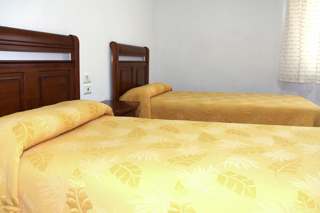 Hostal Restaurante La Masia Vila-real Rum bild