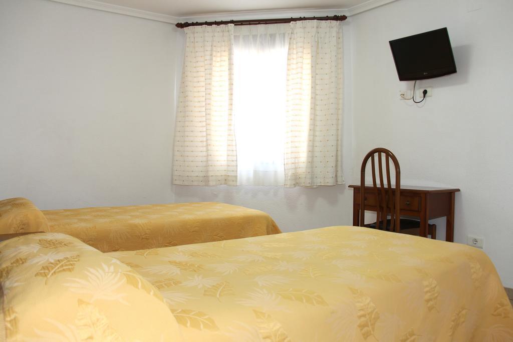 Hostal Restaurante La Masia Vila-real Exteriör bild