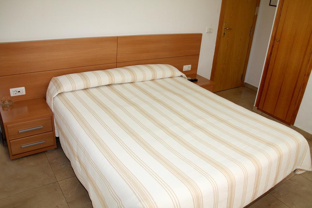 Hostal Restaurante La Masia Vila-real Exteriör bild