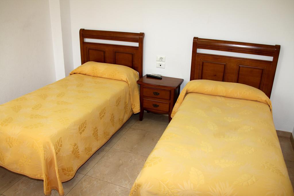 Hostal Restaurante La Masia Vila-real Exteriör bild